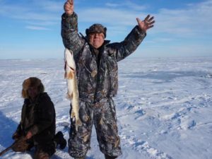 Зимняя рыбалка на Селенге в Бурятии