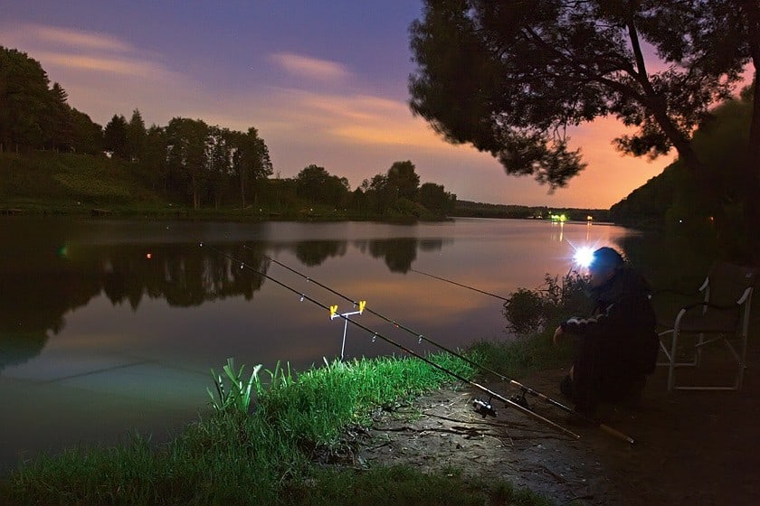 Ночная рыбалка летом на реке